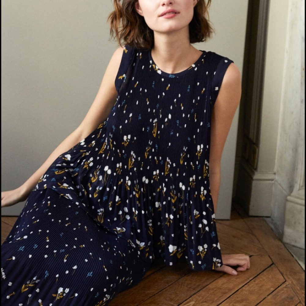 No sleeves, pleated to. Comptoir Des Cotonniers